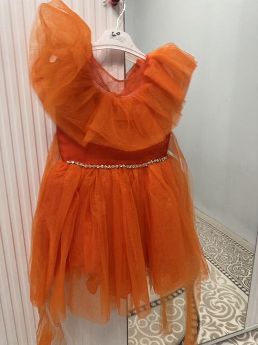 Платье на девочку 2-3 года. Одевали только 1 раз.