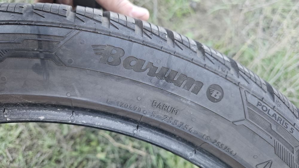 2бр гуми 215 45 18 дот 22 барум