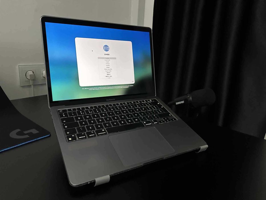 MacBook Air M1 13" / 16GB RAM / 256GB SSD + husă, geantă & stand