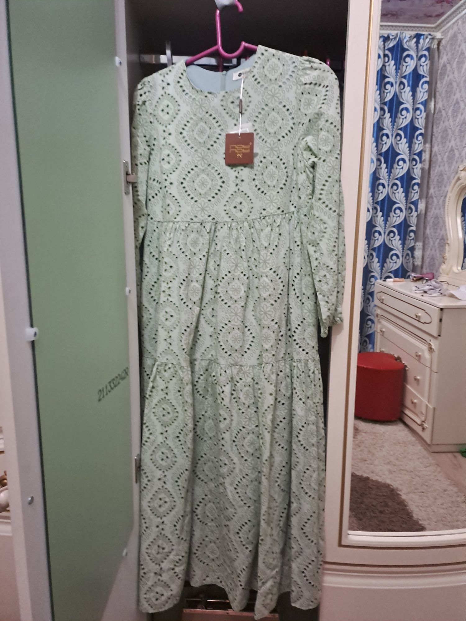 Продается женское платье