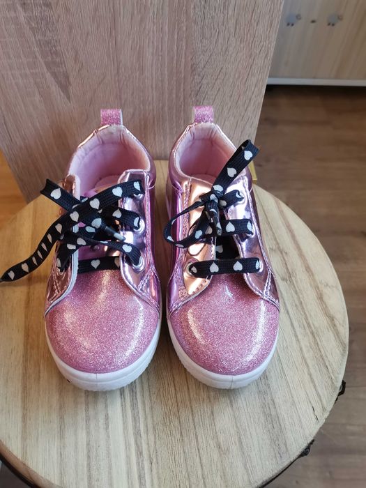 Детски лачени кецове