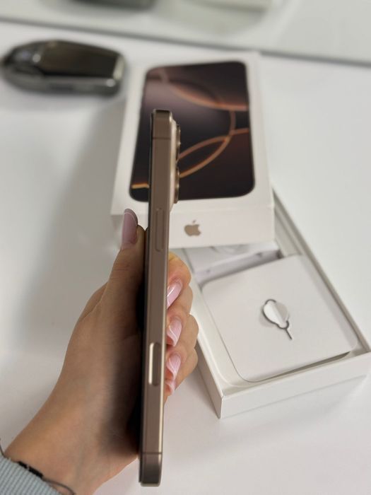 iPhone 16 Pro Max -256 GB - Titan Deșertic