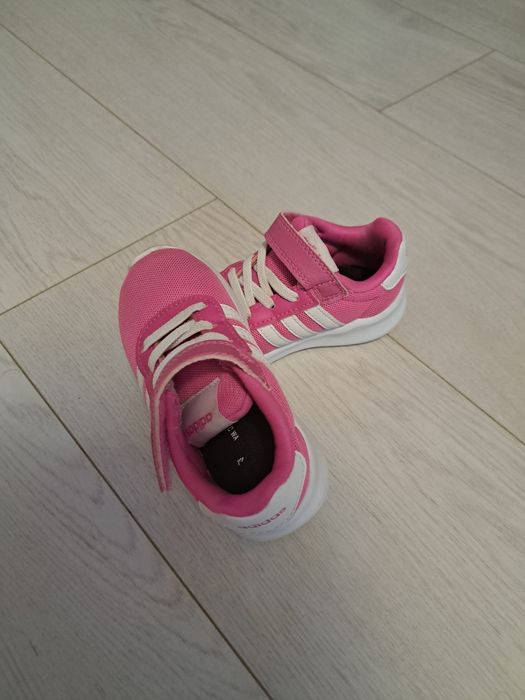 Adidasi sunt într-o stare foarte bună!