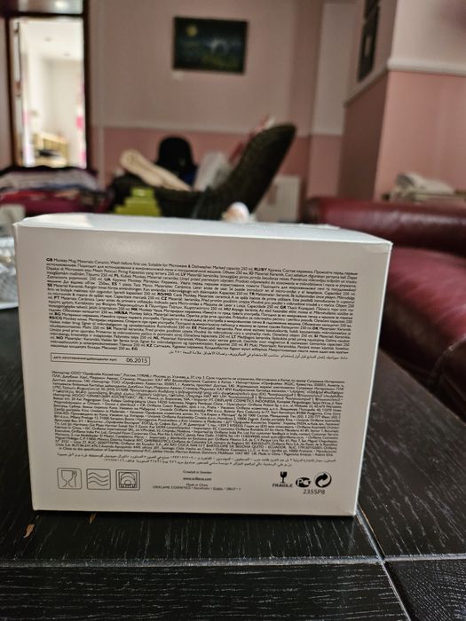 Ceas perete 40 cm 40 lei , 2 cani Mobexpert 30 lei, cana Monkey 15 lei