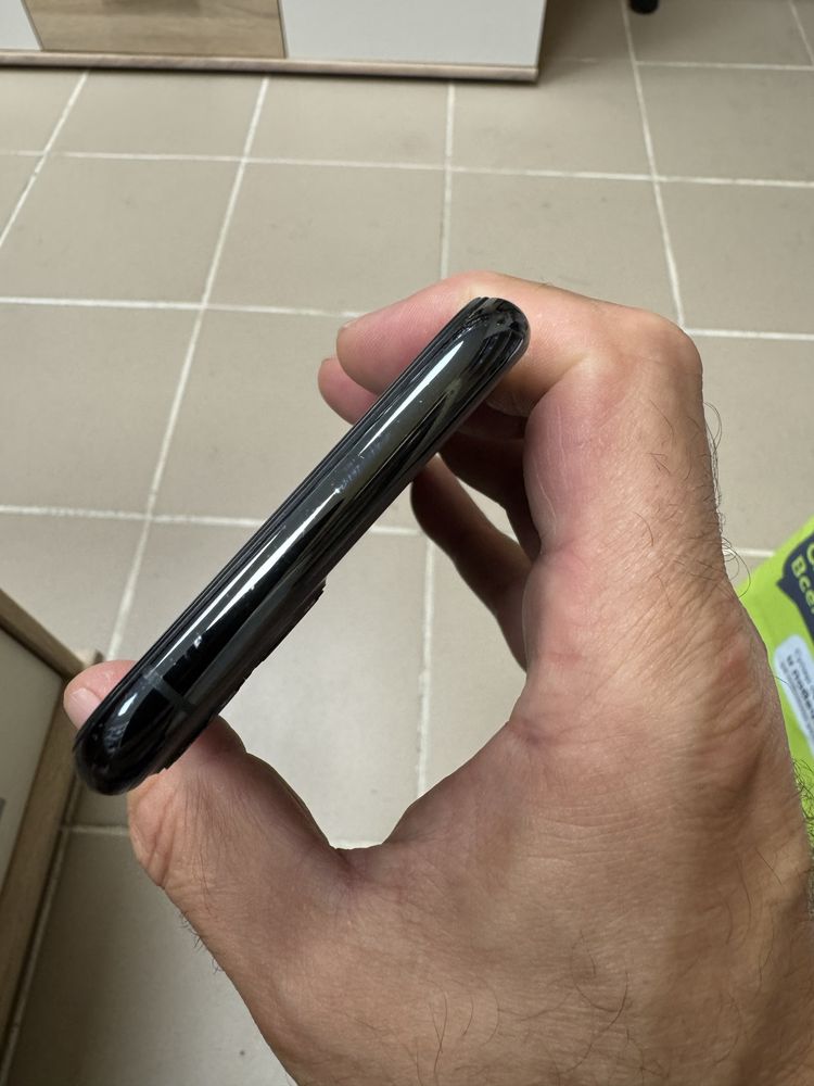 iPhone 11 Pro 128gb - заключен с айклауд