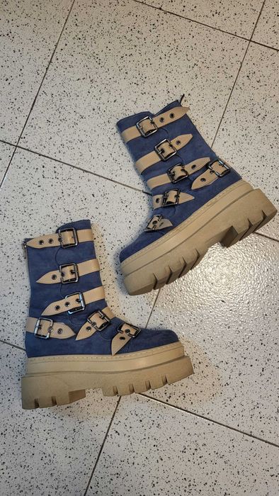 Зимни боти на платформа