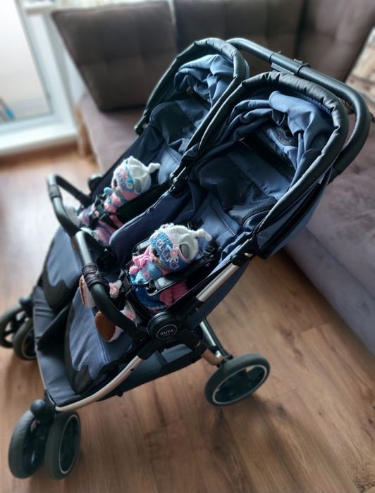 Коляска для двойни.