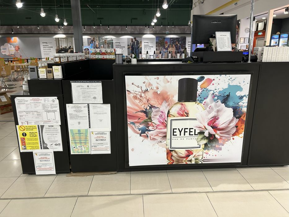 Vand sau inchiriez stand de parfumuri