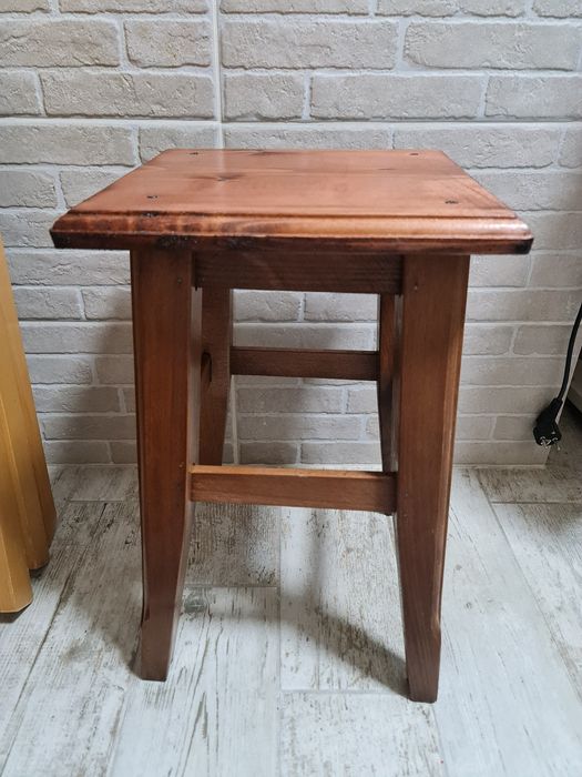 Taburet lemn lucrat manual, hand made, multe bucati