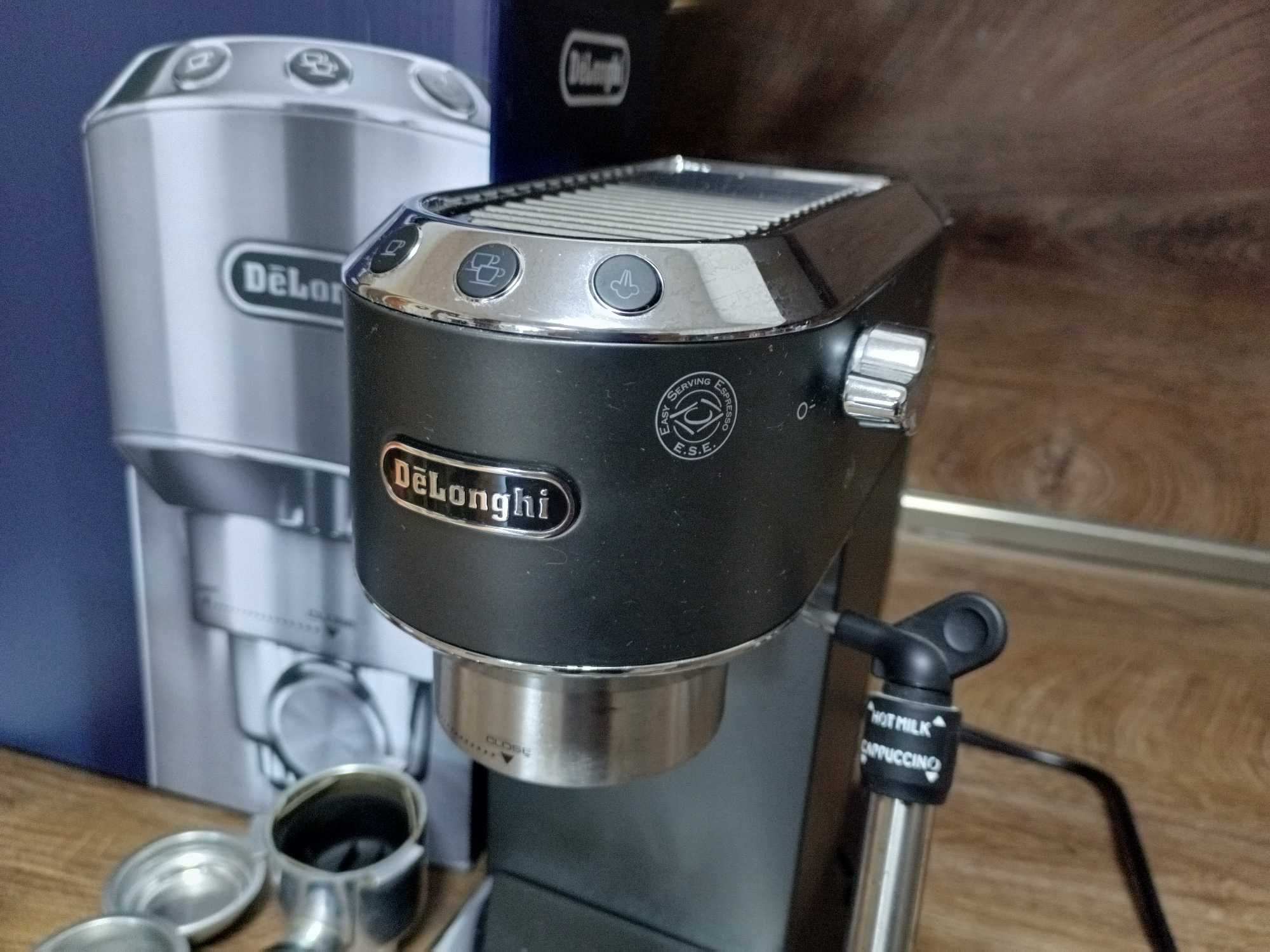 Еспресо машина De’Longhi Dedica EC 685.BK, 15 bar, 1300 W