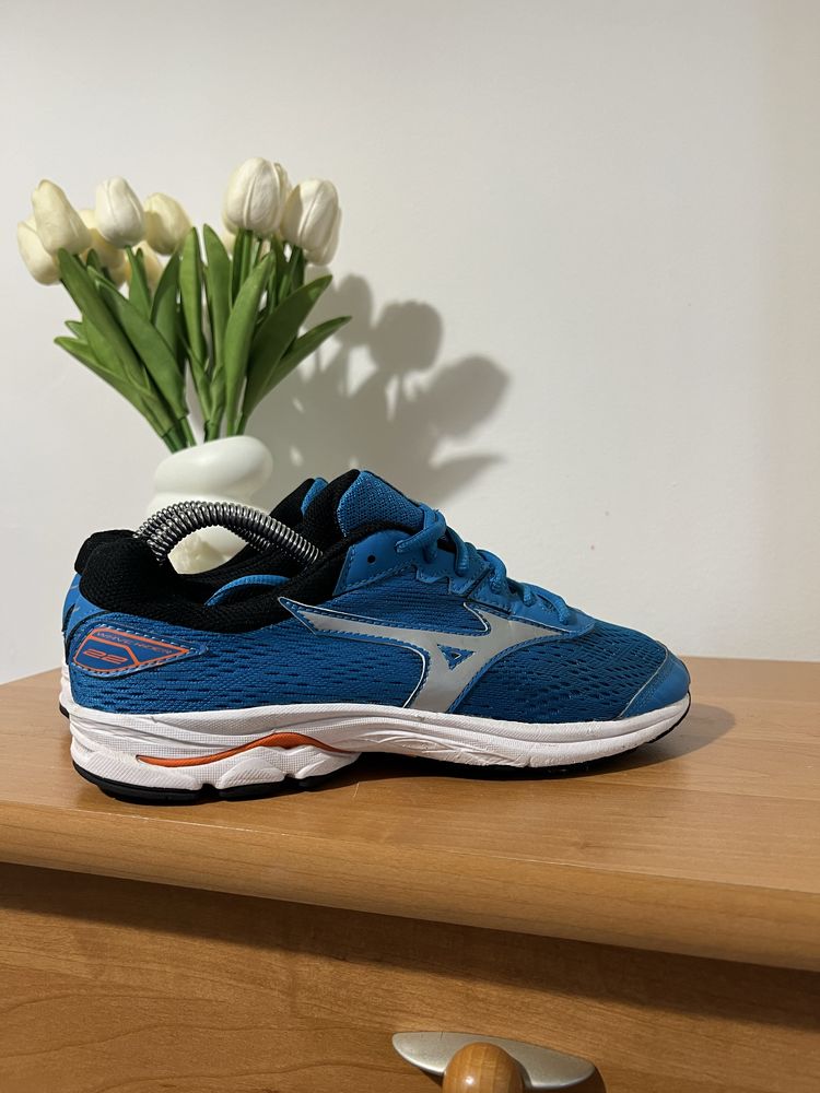 Оригинални маратонки Mizuno 39 номер