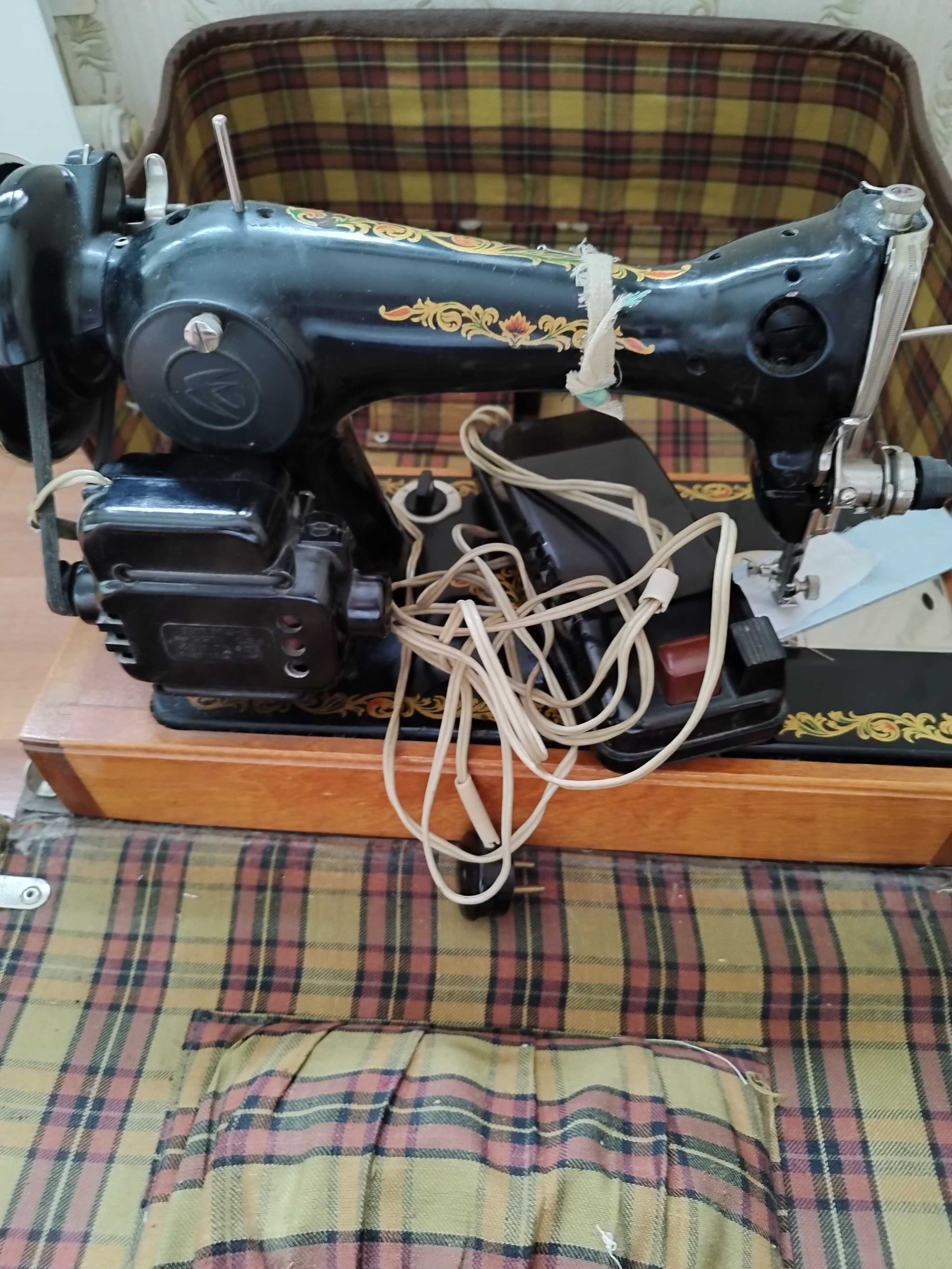 Швейная машина Подольская, класс 2М с электроприводом (педалью)