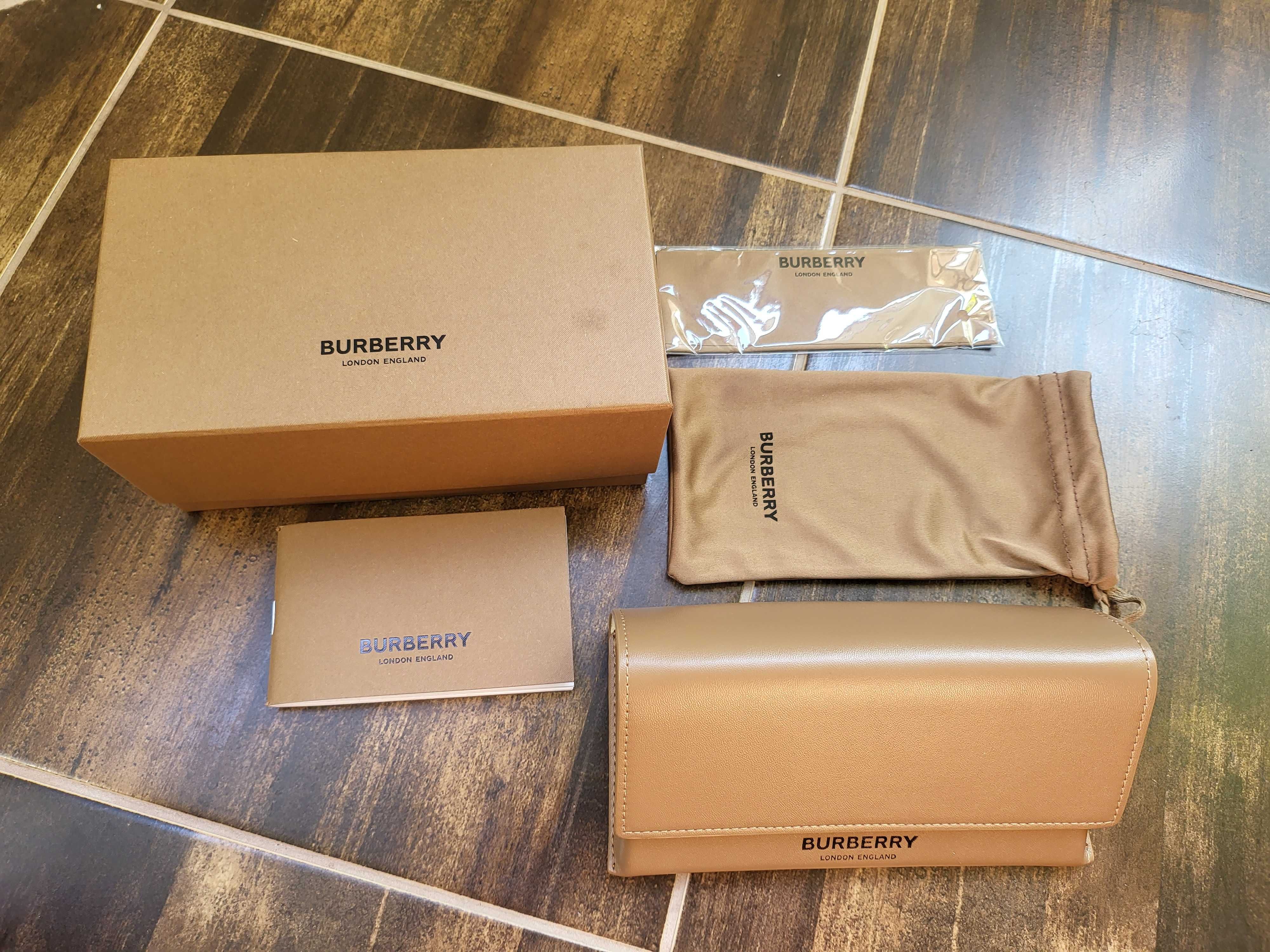 Burberry BE4337 Carnaby 56 Dark Grey & Black Sunglasses Слънчеви очила