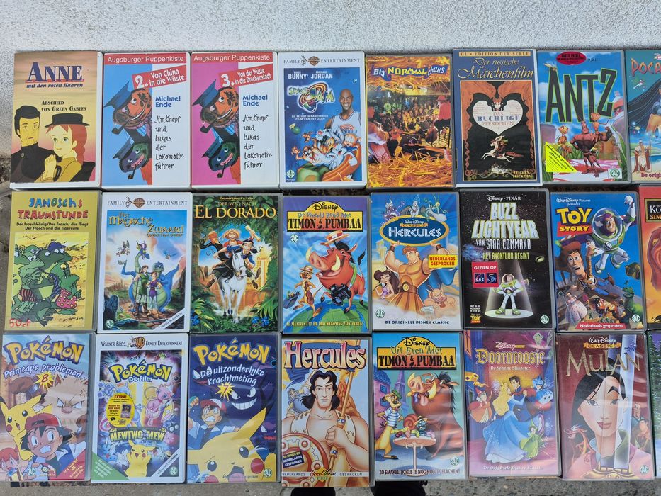 Vând 55 casete video VHS originale cu filme animație