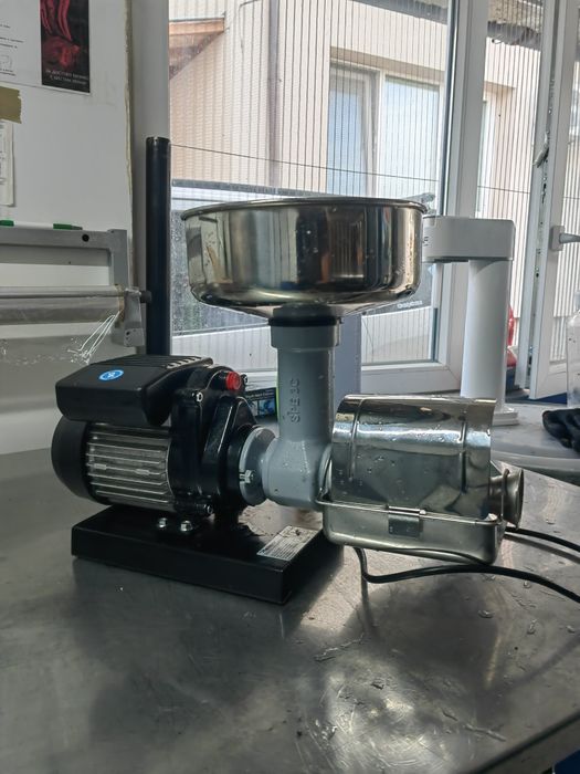 Винтова машина за домати