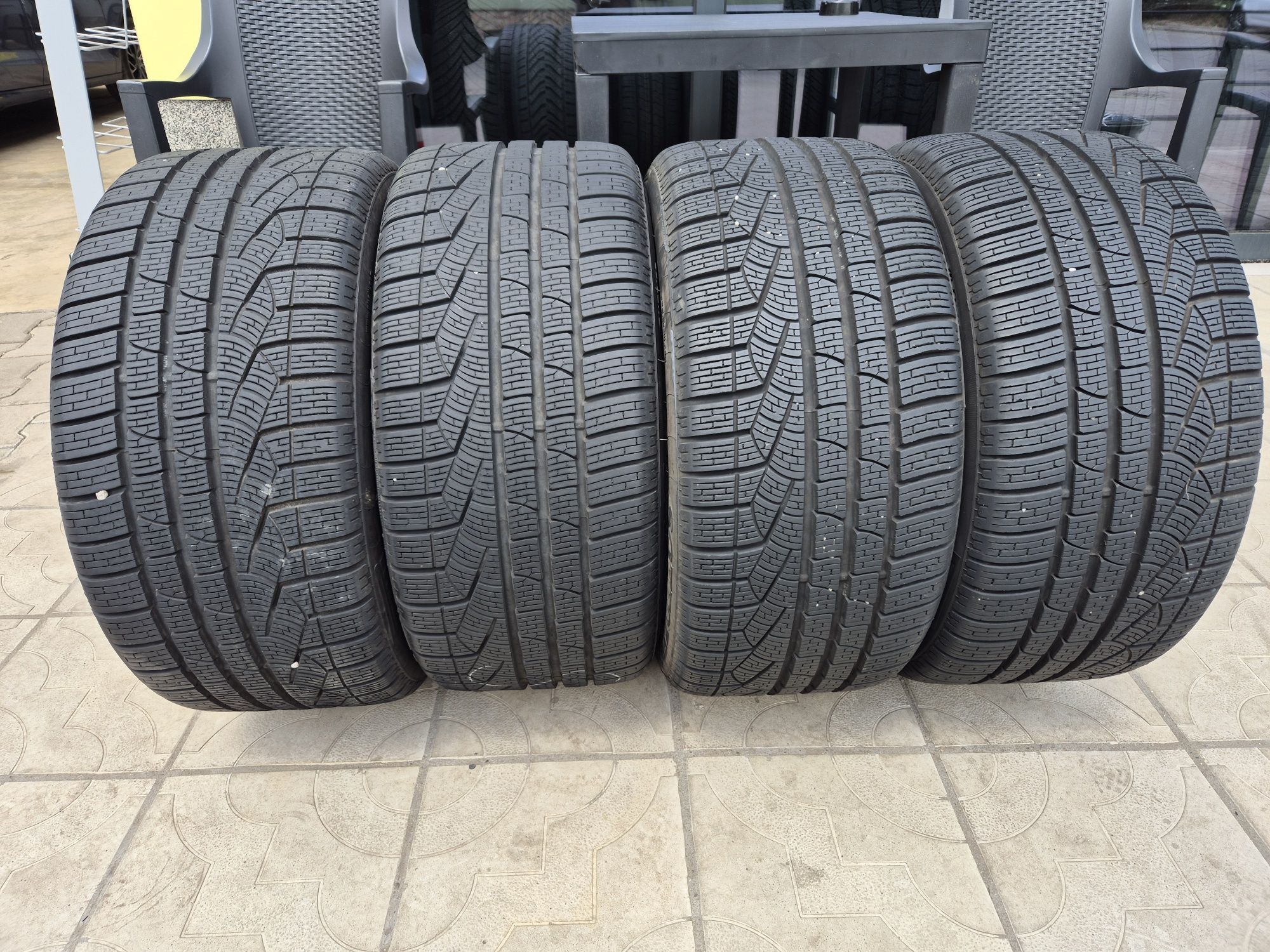 4бр.зимни гуми 255/40/18 99 V Pireli 23г. Като Нови