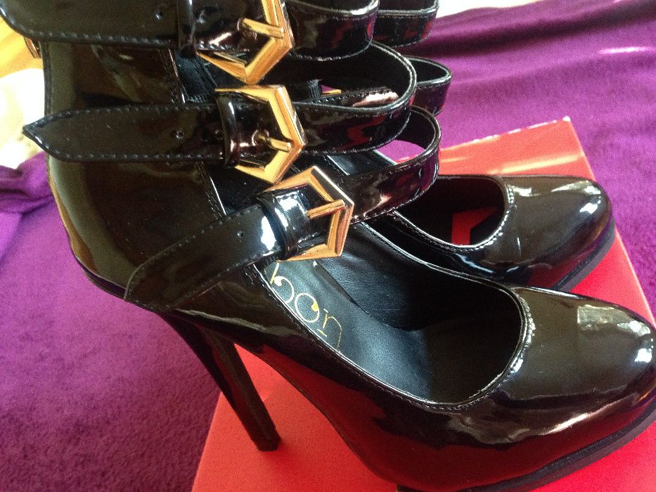 нови лачени обувки