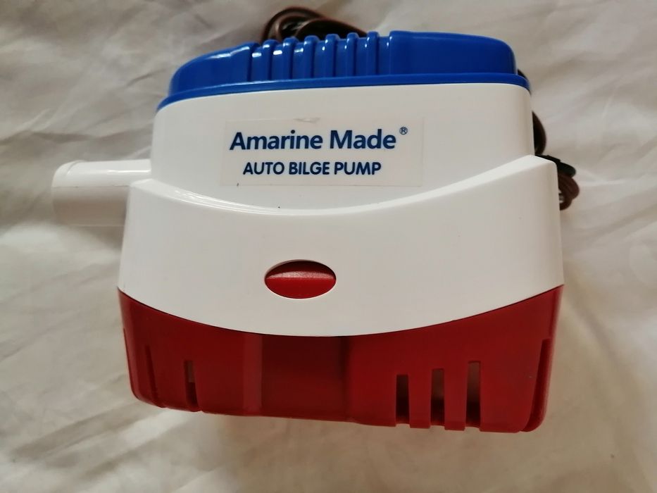 Помпа за лодка автоматична 12V