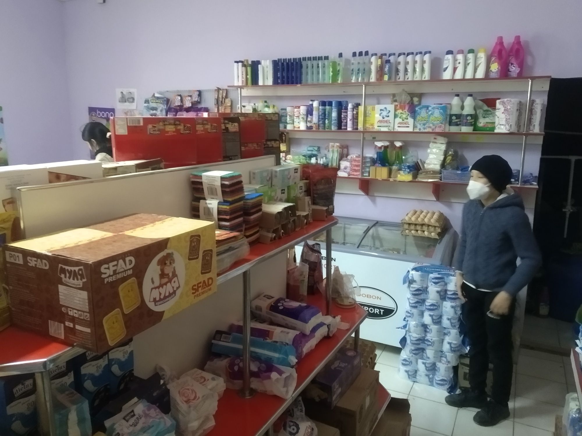 Ислеп турған еки этажлы магазин сатылады
