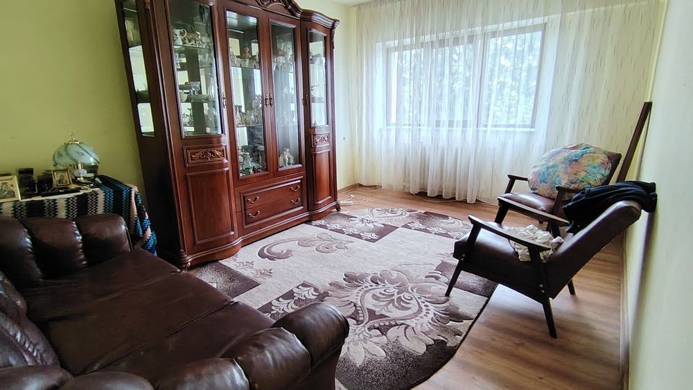 Apartament 3 camere de vânzare