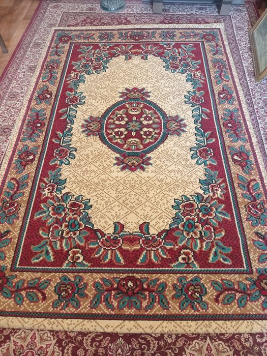 Продам красивый шерстяной ковер размером 220×140см