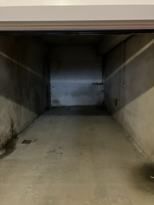 Самостоятелен подземен гараж