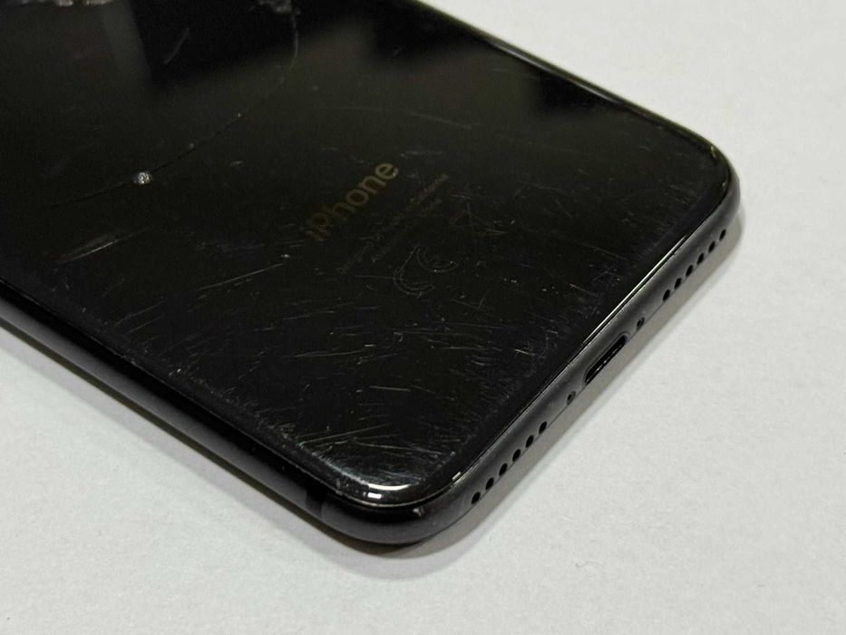 Apple iPhone 8 64GB 75%bh / пукнат гръб