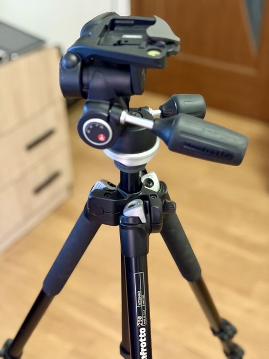 Trepied aluminiu Manfrotto 290 MT294A3 cu cap fluid 3 direcții 804RC2