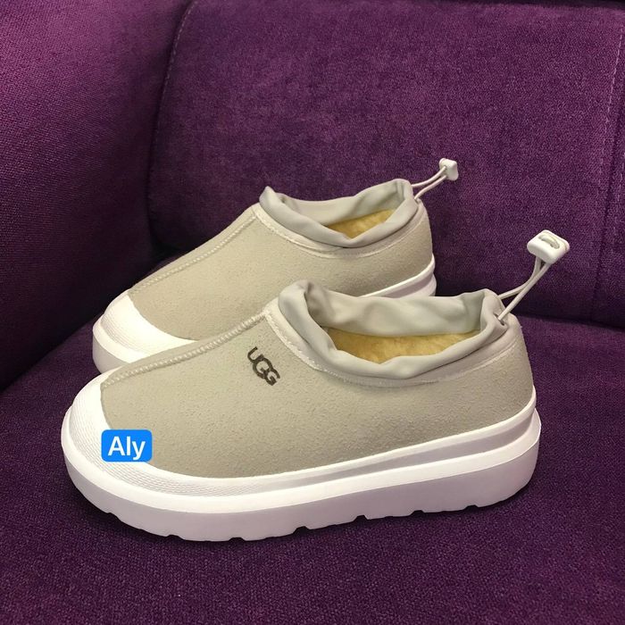 Adidasi unisex și ugg-uri