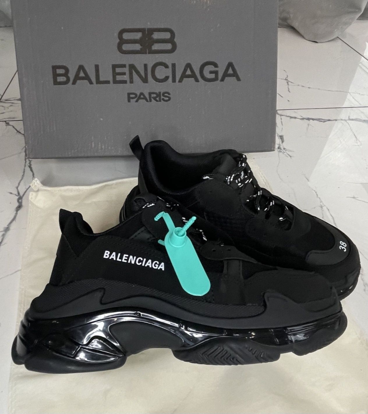 Налични дамски сникърси Balenciaga Triple S