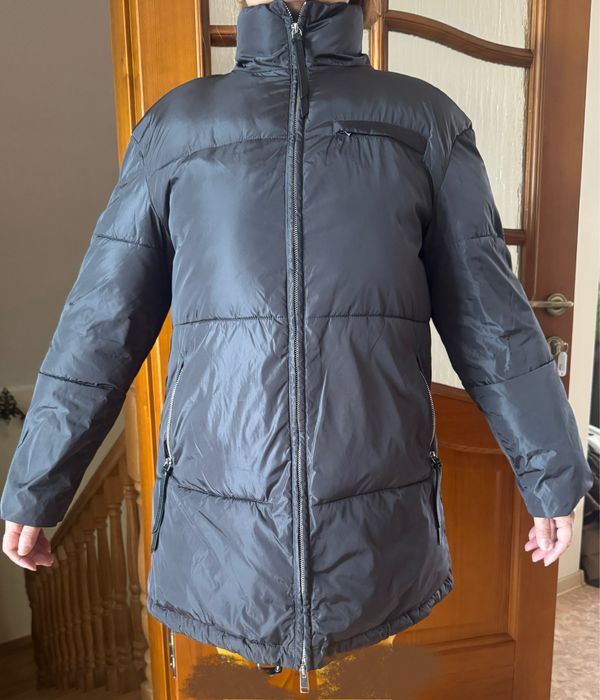 Верхняя одежда разная, смотрите фото.