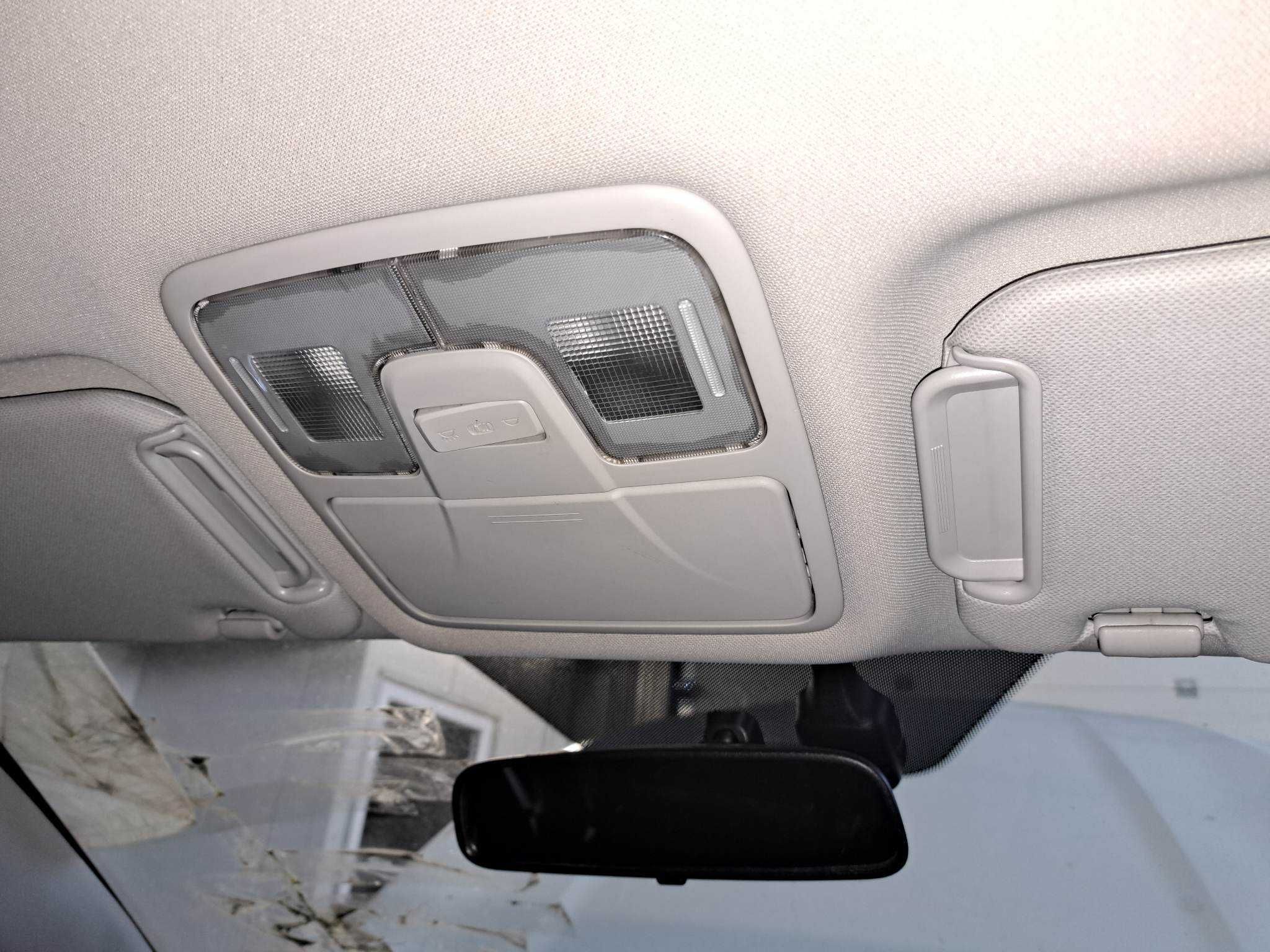 Piese auto Hyundai ix35 2011 2.0AT portiera, aripa, oglinda interioara