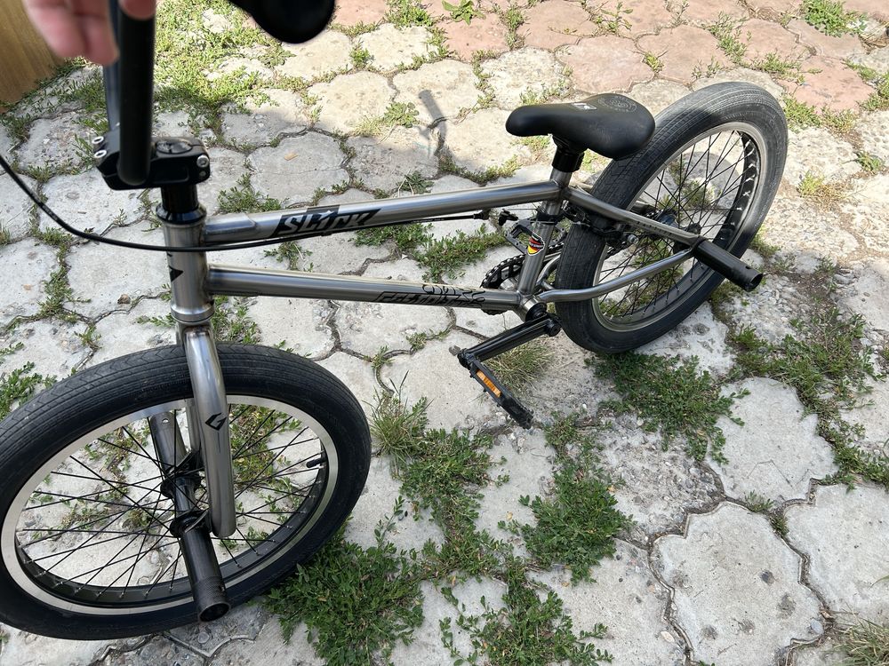 BMX в отличном состоянии, с пегами