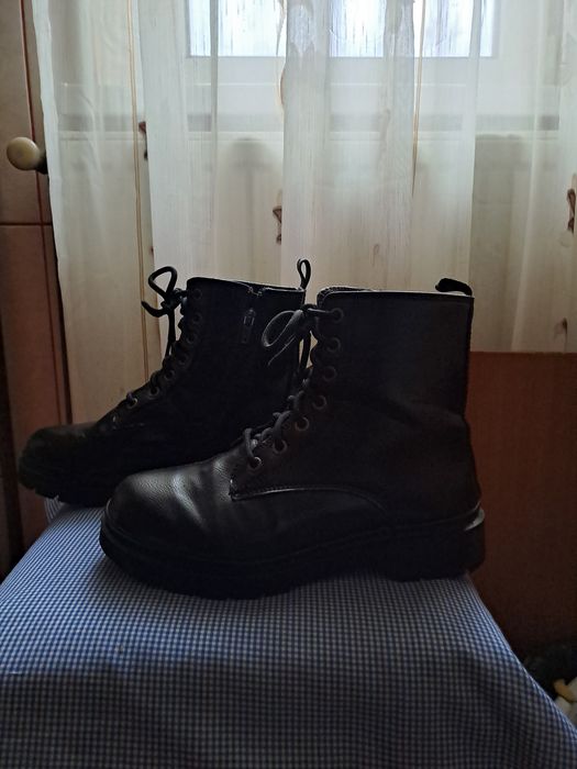 Vând f urgent ghete din piele nat negru 37 starefbuna