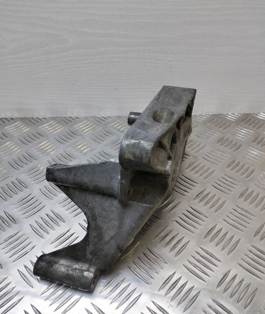 Suport motor 03g199207f Volkswagen VW Passat B6