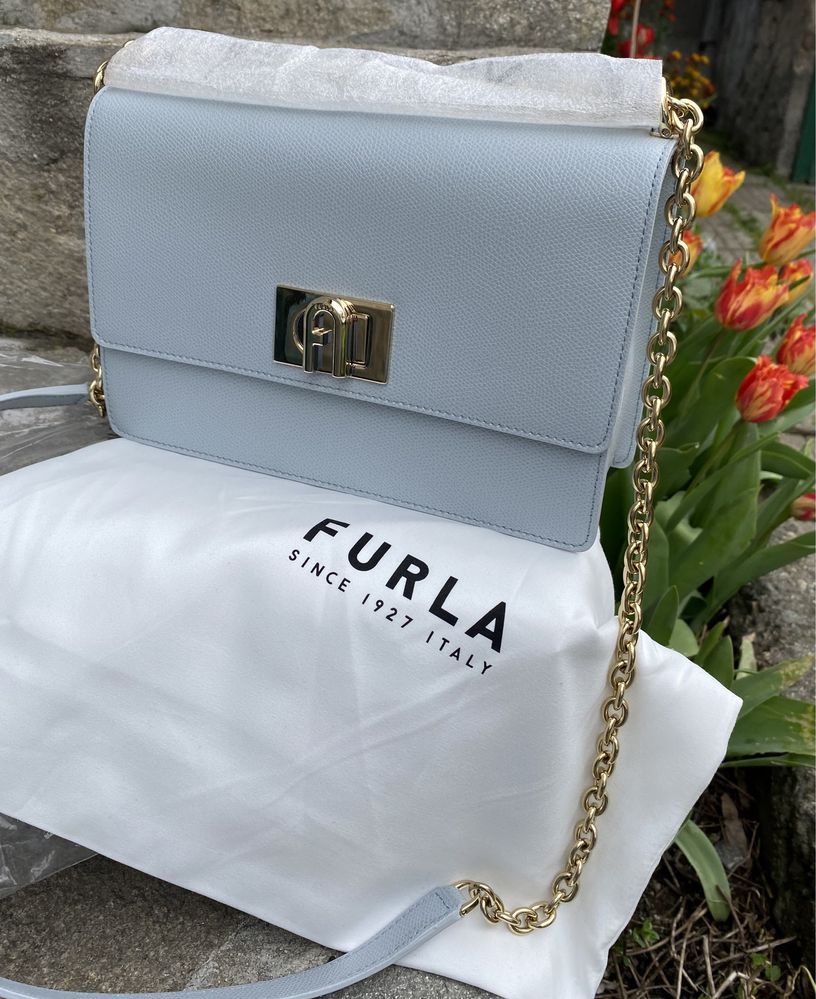 Furla нова с етикет големия размер 25х15х7см