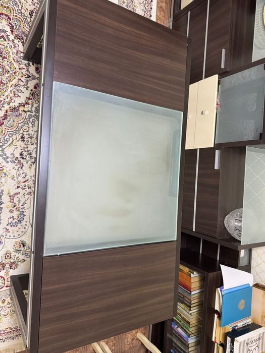 Продам стол для гостинной