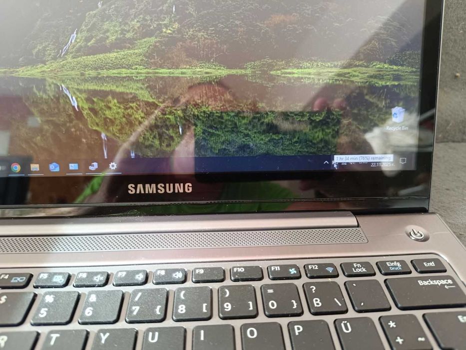 Продавам бърз лаптоп Samsung, 13 инча, Intel Core i5