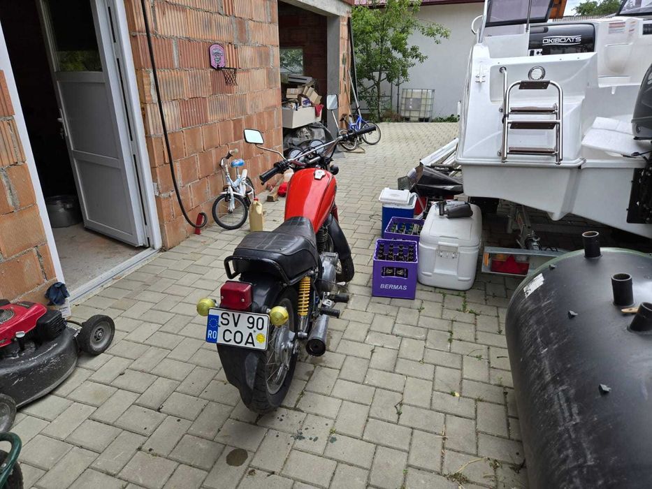 Motocicleta Yamaha SR250