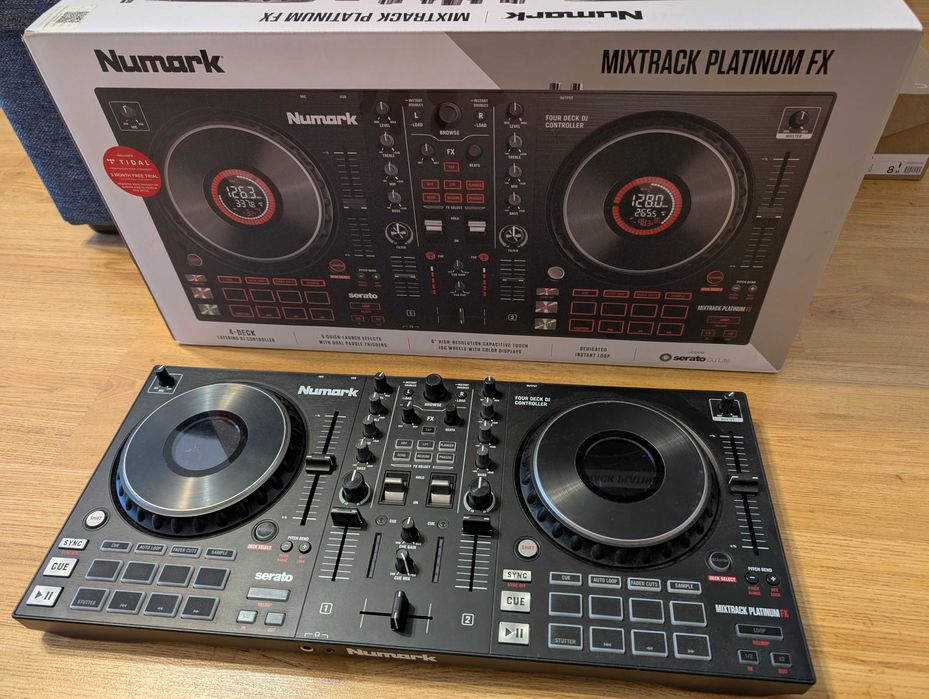 Numark Mixtrack Platinum FX