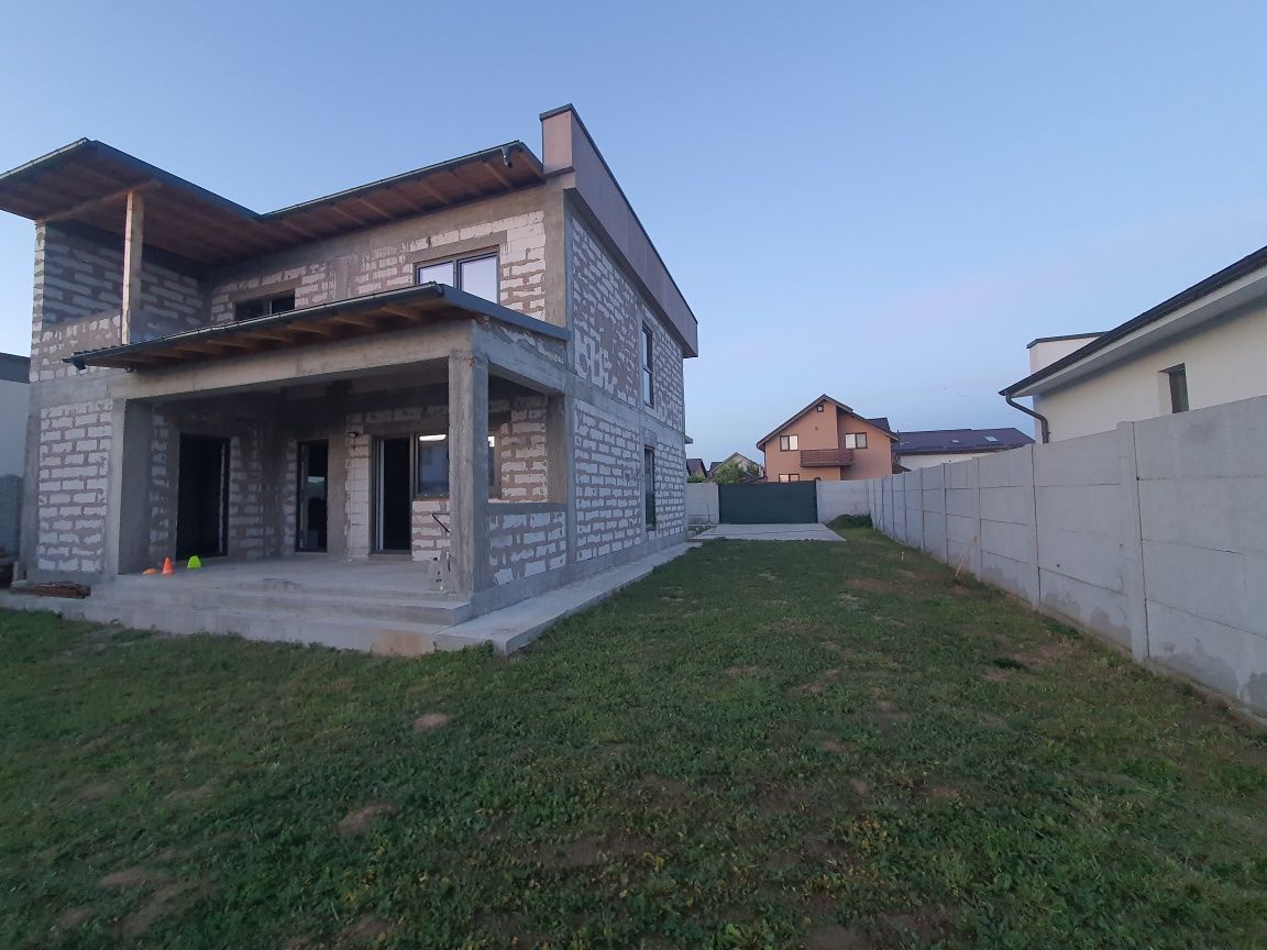 Proprietar vând casa Simnicu' de sus,Albesti.Pret 159.000 euro