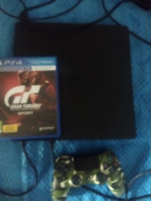 Vând playstation 4