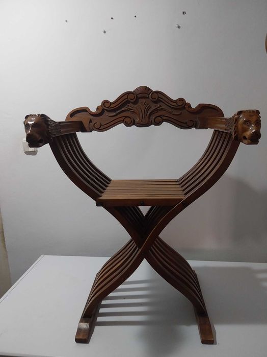 Scaun stil Savonarola