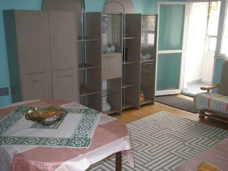 Тристаен апартамент в ж.к. Гео Милев.