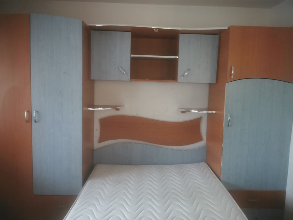 Vand mobila de dormitor si sufeagerie