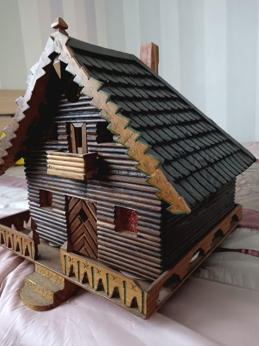 Veioză tip căsuță din lemn