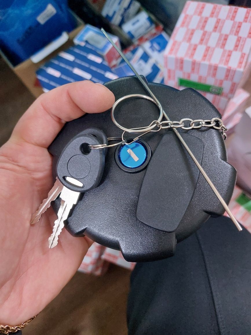 Продам крышку бака