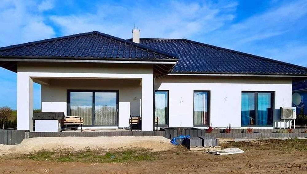 Vand case pe structura metalica