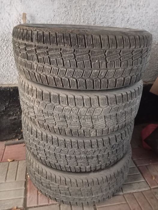 Зимние шины размер 205/55R16 б.у в отличном состоянии