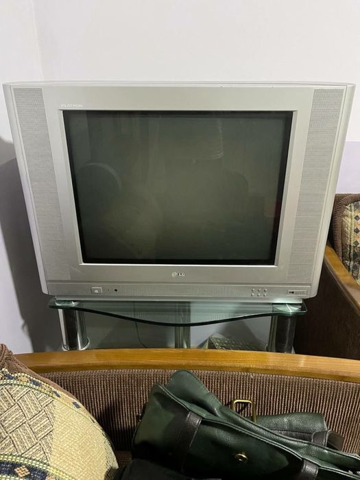 Телевизор LG в хорошем состоянии